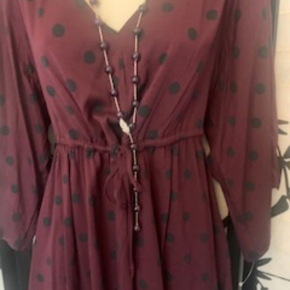 π₯π€π Get Noticed in Style! ππ€π₯ Adorable Burgundy Torrid Top size 1X - Picture 4 of 12